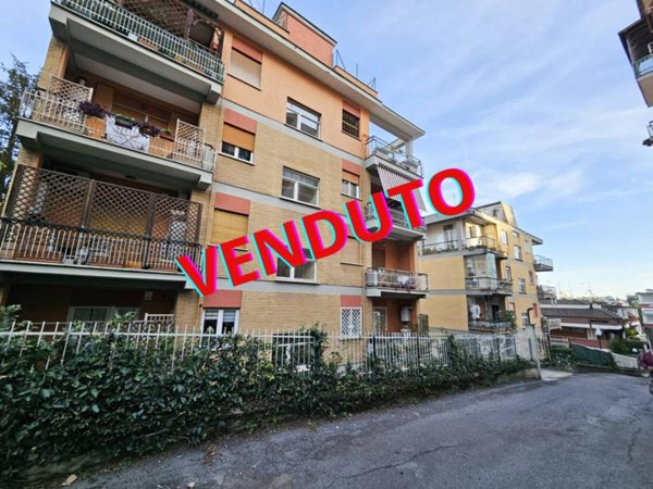 appartamento in vendita a Roma in zona Tomba di Nerone