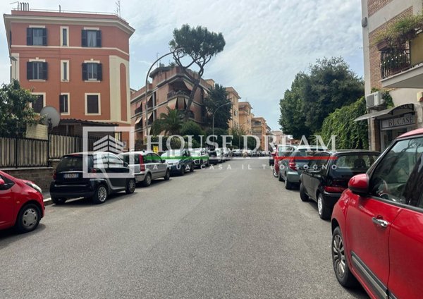 locale commerciale in vendita a Roma in zona Gianicolense