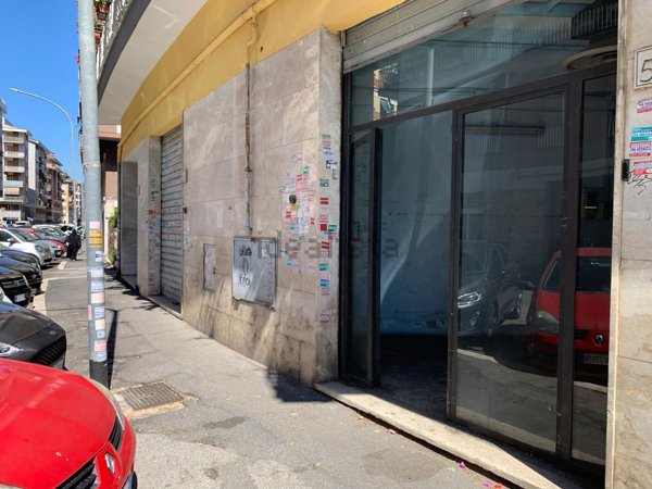 negozio in vendita a Roma in zona Portuense