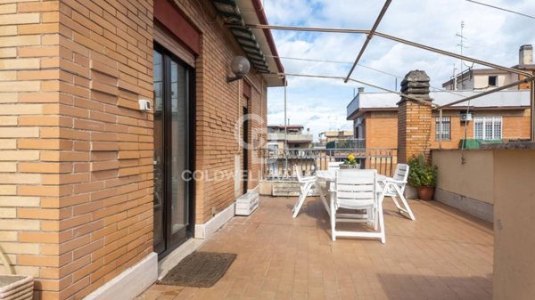 appartamento in vendita a Roma in zona Corviale