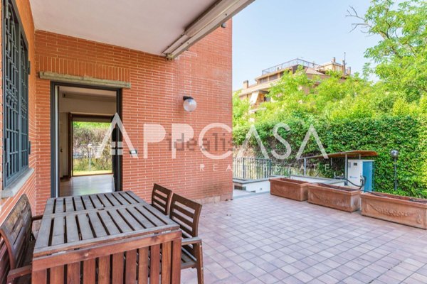 appartamento in vendita a Roma in zona Appio Pignatelli