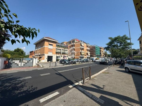 locale commerciale in vendita a Roma