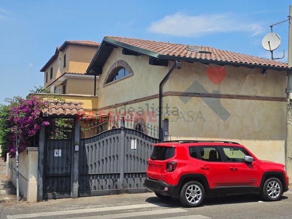 casa indipendente in vendita a Roma in zona Tuscolano