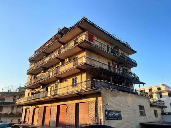 appartamento in vendita a Roma in zona Case Rosse