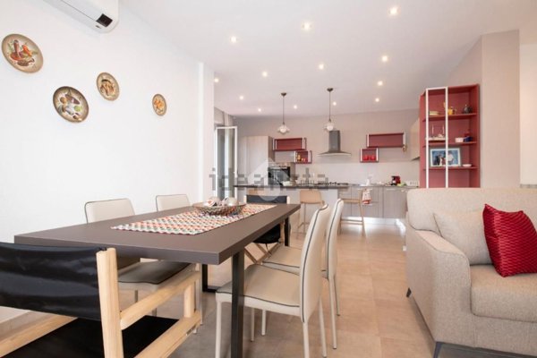 appartamento in vendita a Roma in zona Ostia