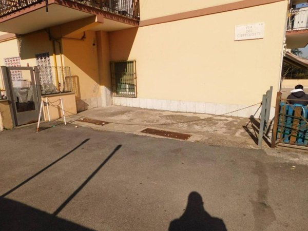 negozio in vendita a Roma in zona Torre Maura