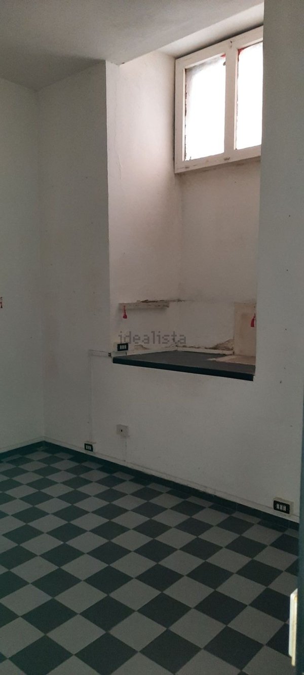 locale commerciale in vendita a Roma in zona Trastevere