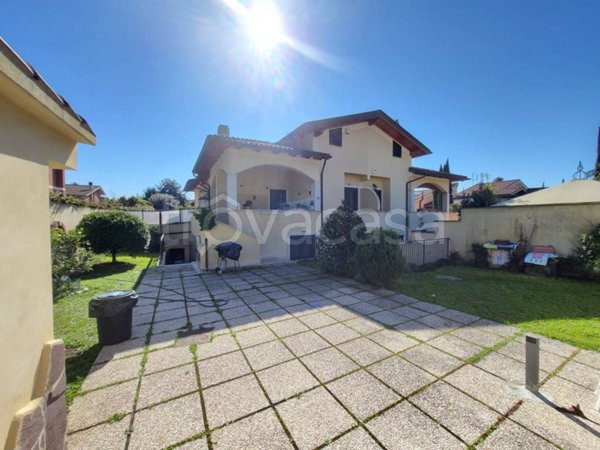 casa indipendente in vendita a Roma in zona Infernetto