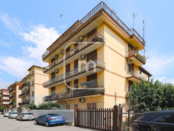 appartamento in vendita a Roma in zona Torre Angela