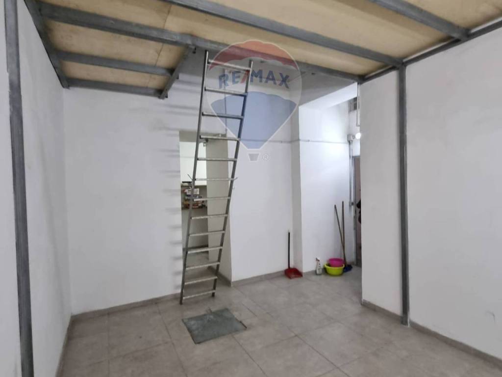 negozio in vendita a Roma in zona Trastevere
