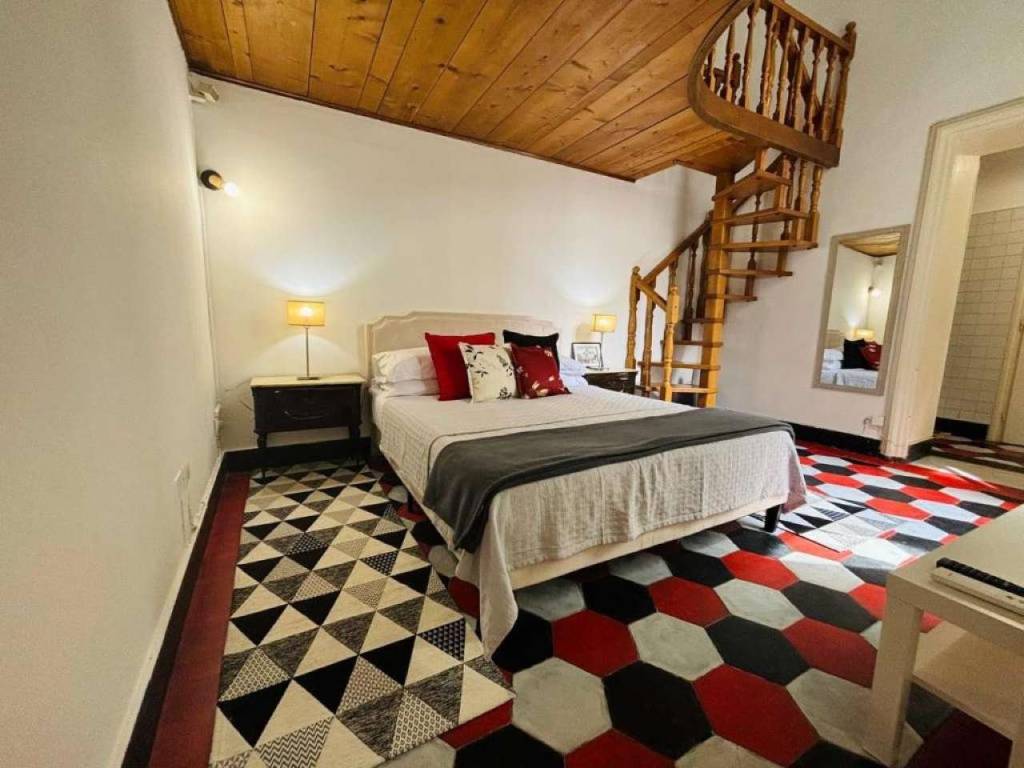 negozio in vendita a Roma in zona Rione Regola