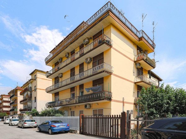 appartamento in vendita a Roma in zona Torre Angela