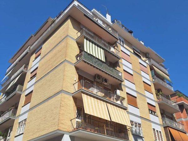 appartamento in vendita a Roma in zona Appio Latino