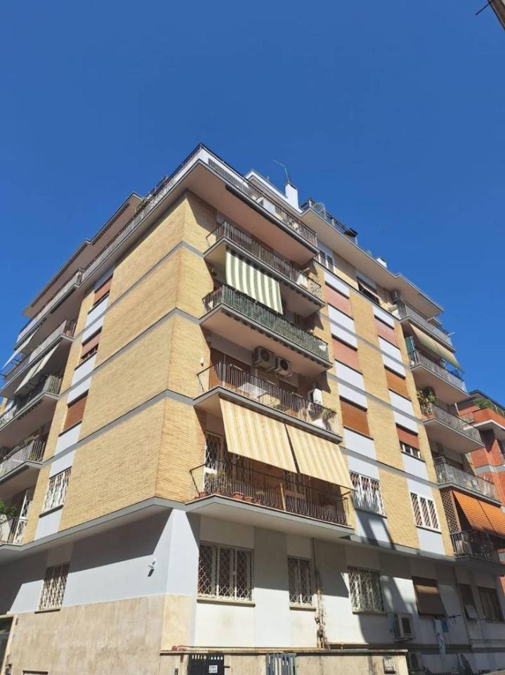appartamento in vendita a Roma in zona Prenestino-Labicano