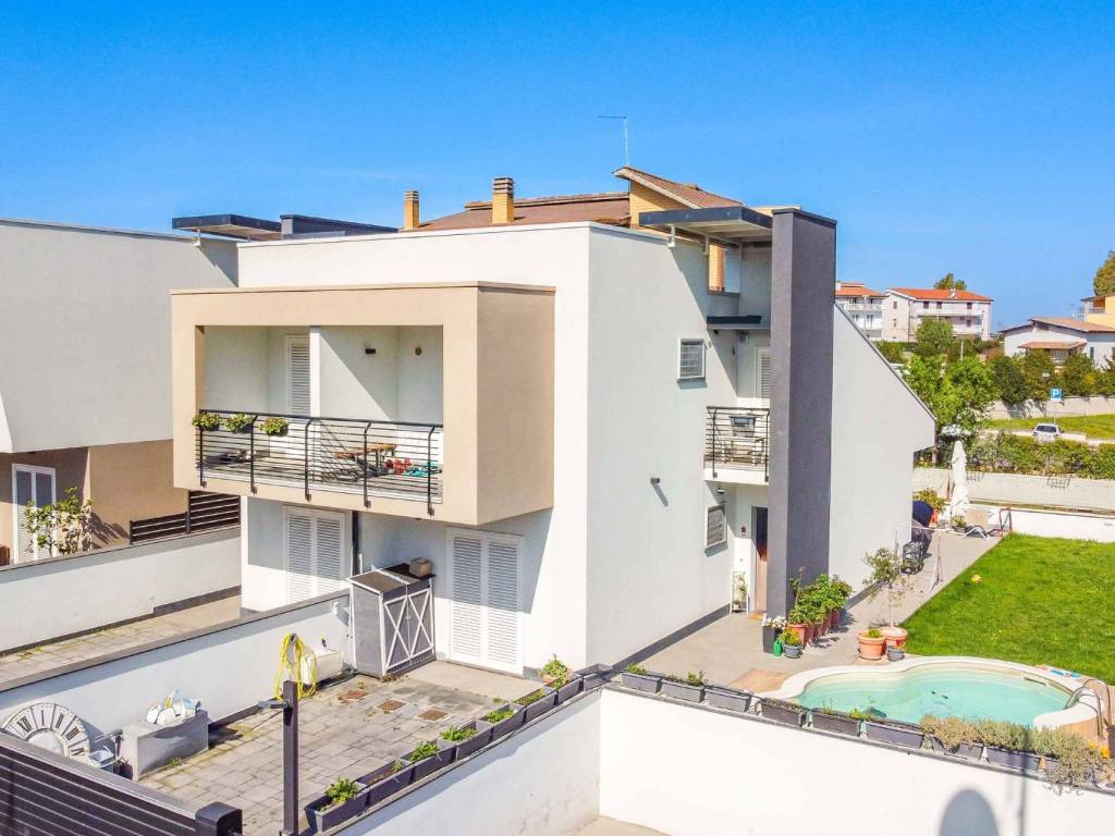 casa indipendente in vendita a Roma in zona Castelverde