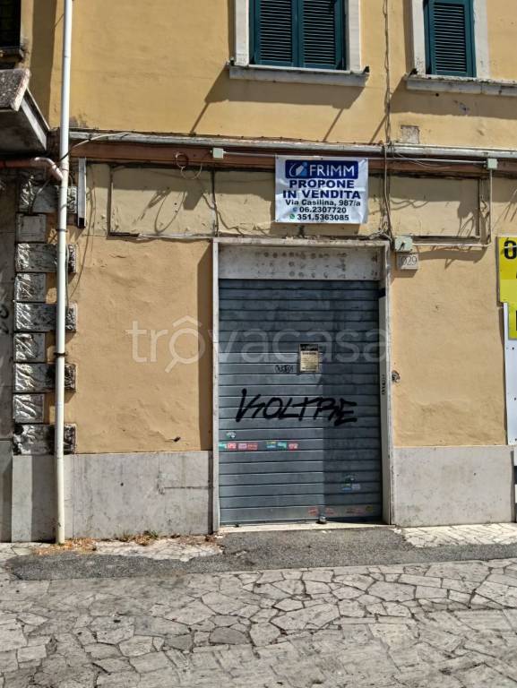 negozio in vendita a Roma in zona Torre Spaccata