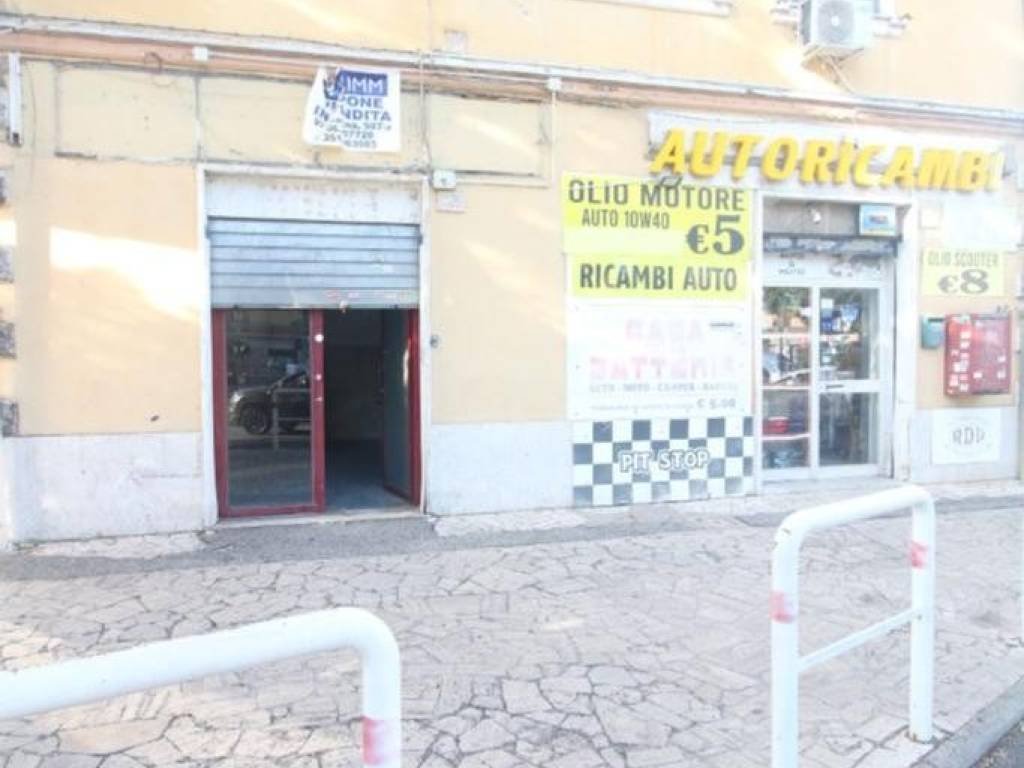 negozio in vendita a Roma in zona Tor Sapienza