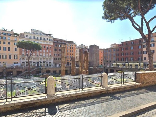 appartamento in vendita a Roma in zona Pigna - Sant'Angelo