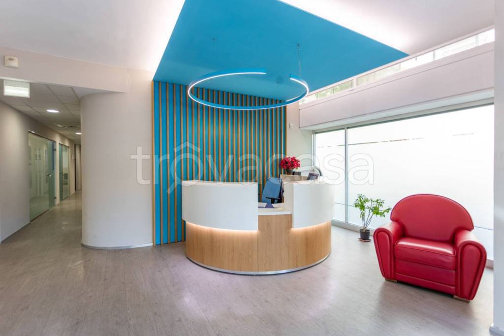 negozio in vendita a Roma in zona Ostia