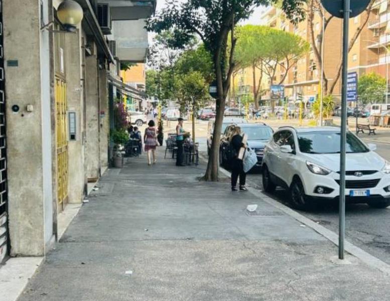 negozio in vendita a Roma in zona Ostiense