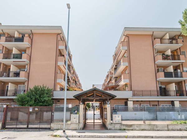 appartamento in vendita a Roma in zona Casal Monastero