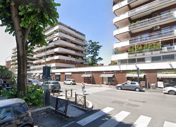negozio in vendita a Roma in zona EUR