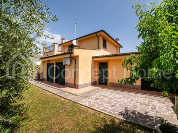 casa indipendente in vendita a Roma in zona Finocchio