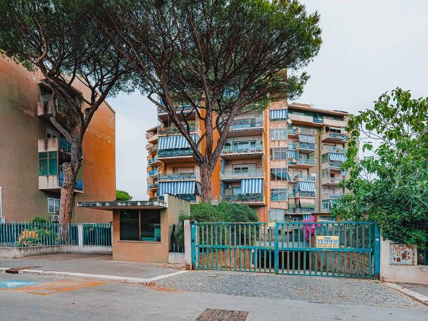 appartamento in vendita a Roma in zona Axa