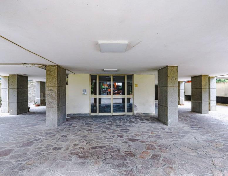 appartamento in vendita a Roma in zona Axa