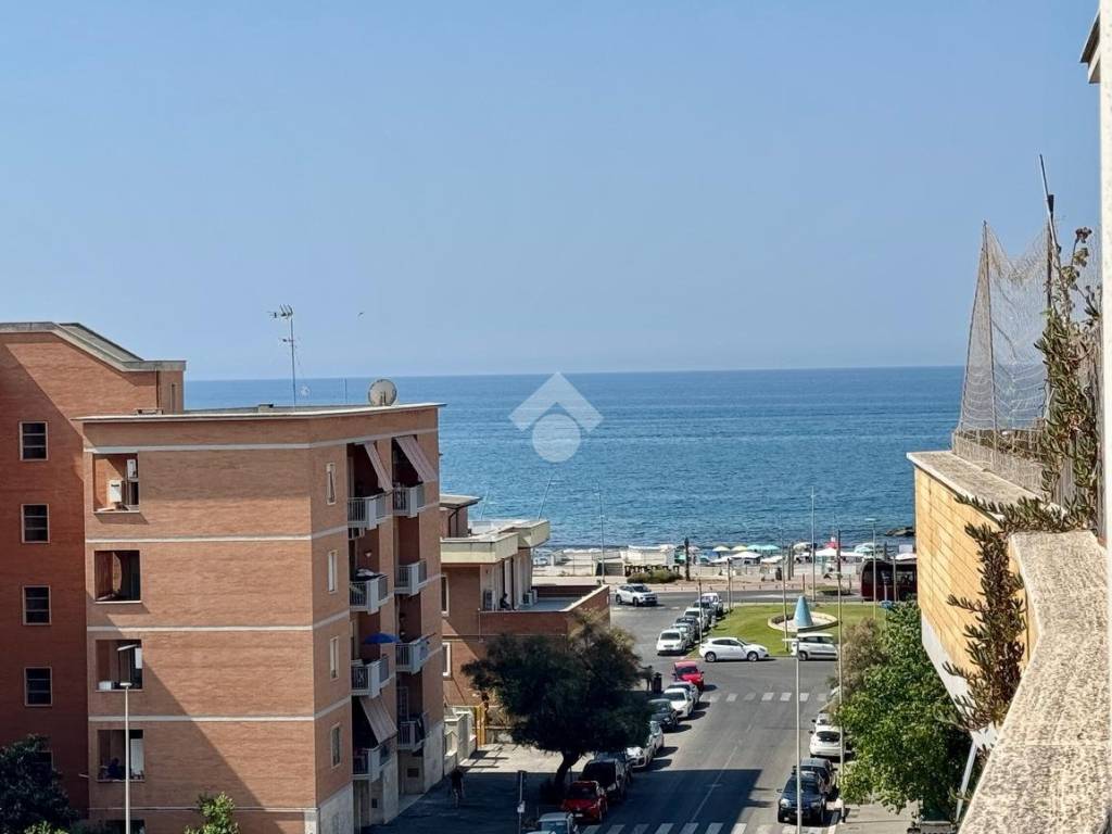 appartamento in vendita a Roma in zona Ostia