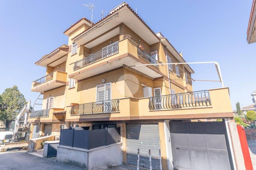 appartamento in vendita a Roma in zona Finocchio