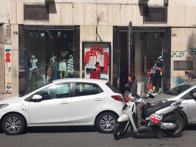 negozio in vendita a Roma in zona Appio Latino