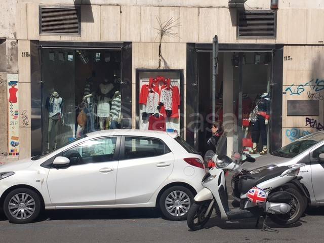 negozio in vendita a Roma in zona Appio Latino