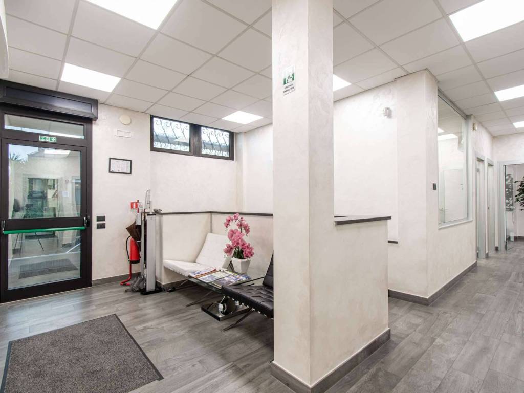 ufficio in vendita a Roma in zona Spinaceto