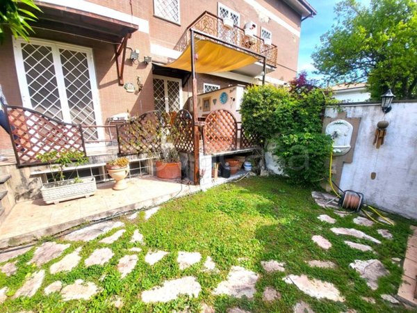 casa indipendente in vendita a Roma in zona Axa