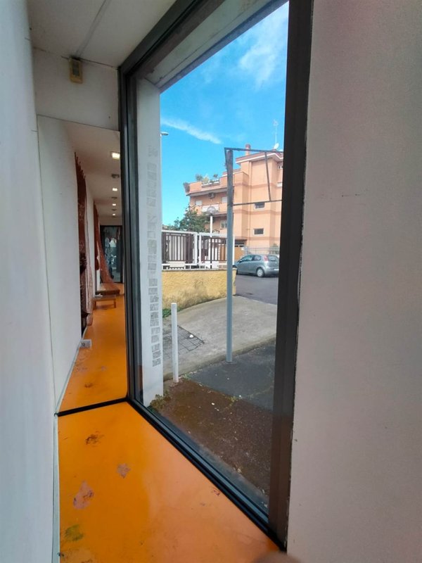 ufficio in vendita a Roma in zona Torre Maura