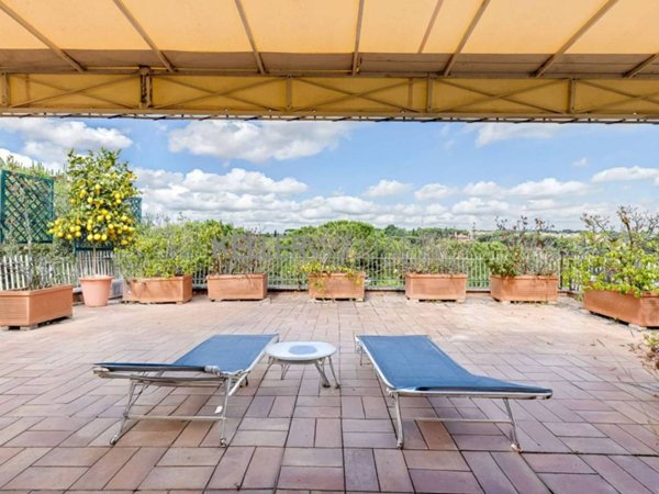 appartamento in vendita a Roma in zona Tomba di Nerone