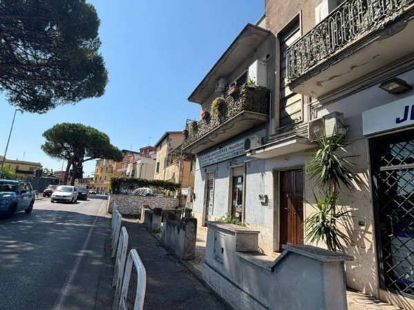 appartamento in vendita a Roma in zona Torre Angela
