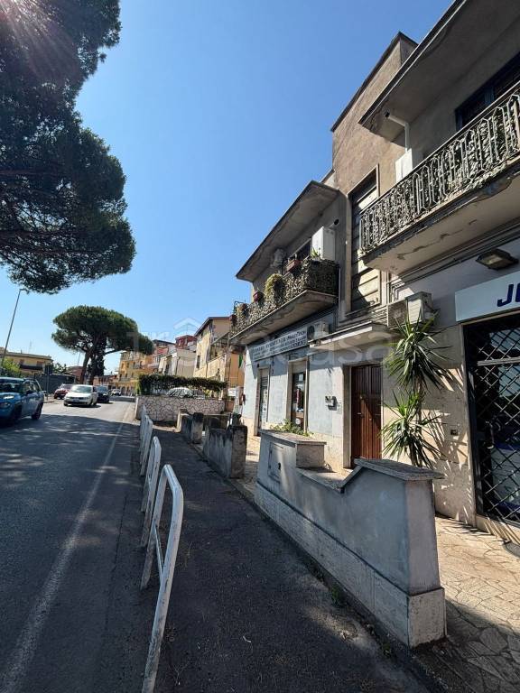 appartamento in vendita a Roma in zona Torre Angela