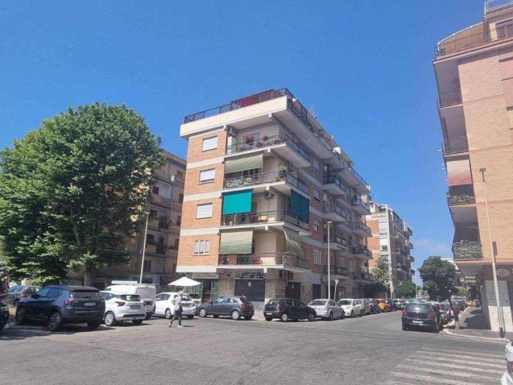 appartamento in vendita a Roma in zona Ostia