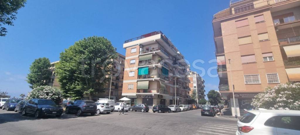 appartamento in vendita a Roma in zona Ostia
