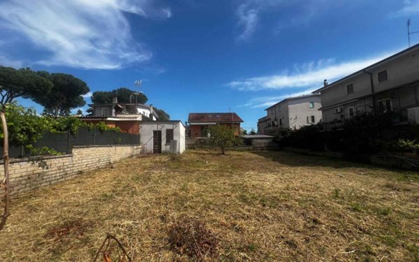 terreno agricolo in vendita a Roma in zona Giardini di Corcolle