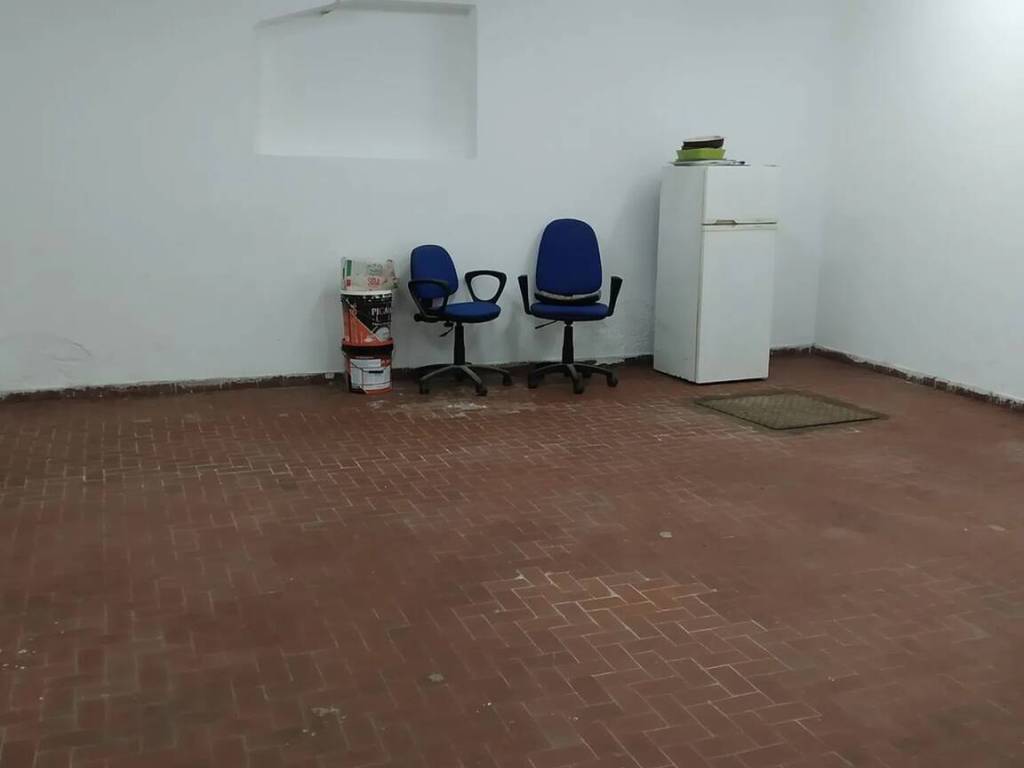 negozio in vendita a Roma in zona Cinecittà