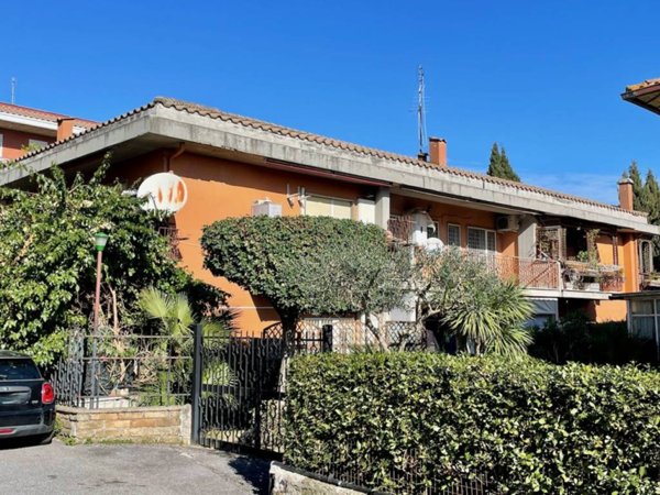 appartamento in vendita a Roma in zona Tomba di Nerone