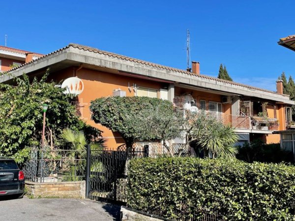 appartamento in vendita a Roma in zona Tomba di Nerone