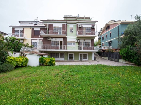 casa indipendente in vendita a Roma in zona Spinaceto