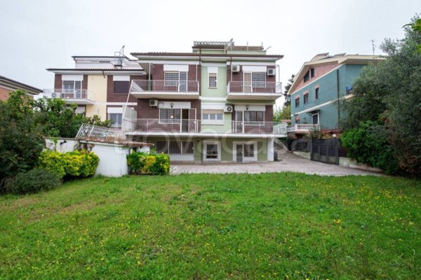 casa indipendente in vendita a Roma in zona Mezzocammino