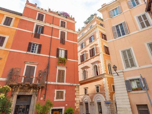appartamento in vendita a Roma in zona Parione/Sant'Eustachio