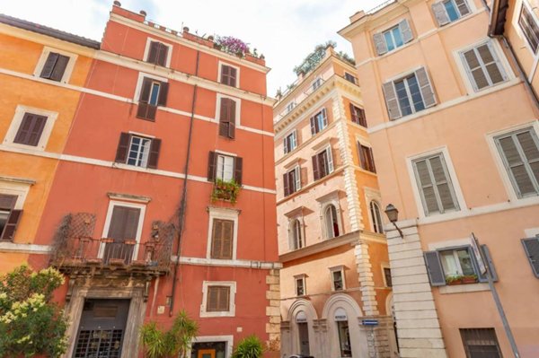 appartamento in vendita a Roma in zona Rione Regola