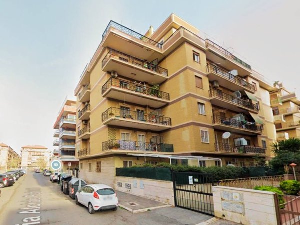 appartamento in vendita a Roma in zona Ostia